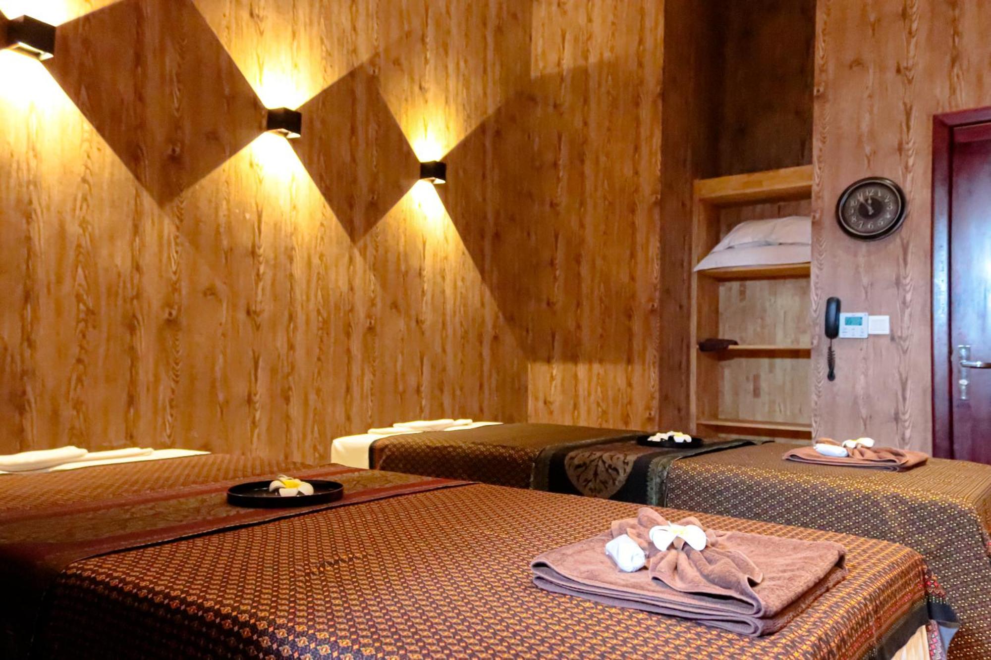 Hotel Poulo Wai & 4*